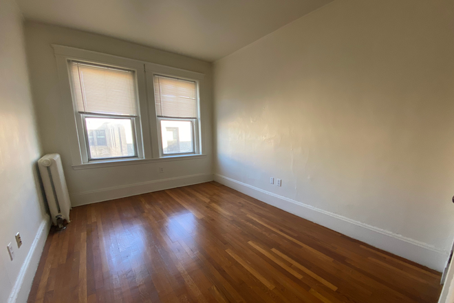 1 - Three room split on Huntington ********** GRAD STUDENTS ONLY******* Apartments