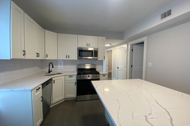 kitchen - **NO BROKERS FEE!!* Renovated 4 Bed / 1 Bath w/ LAUNDRY IN UNIT! Avail. 9/1/26!!