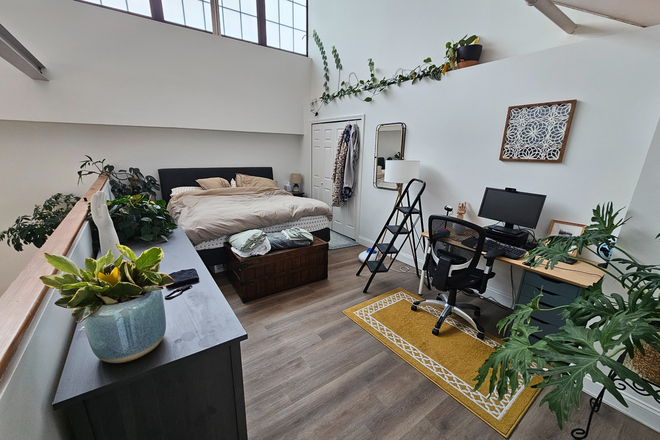 Lofted bedroom above living area - Gorgeous Fully-Furnished Loft