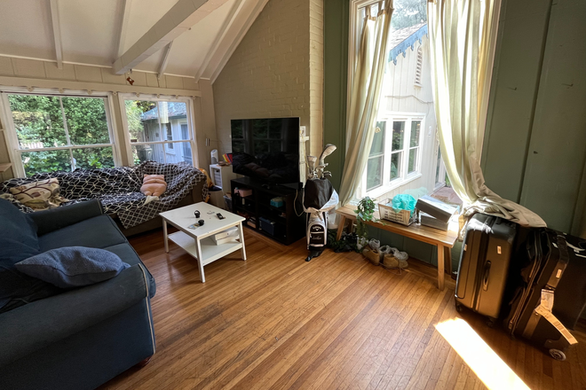 Living room - Cozy House Unit near Memorial Stadium