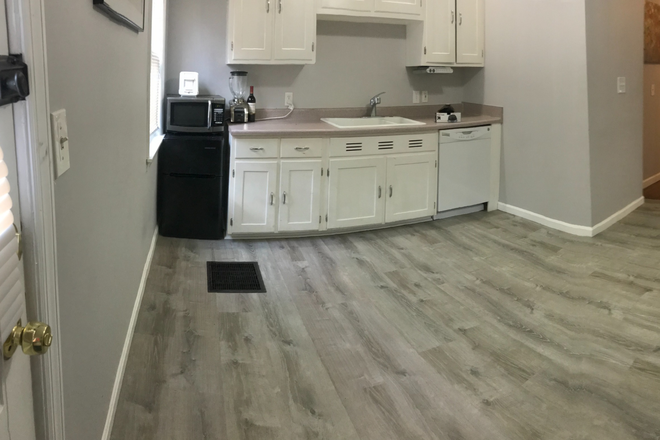 KitchenK - House close to campus, AKA The Halfway