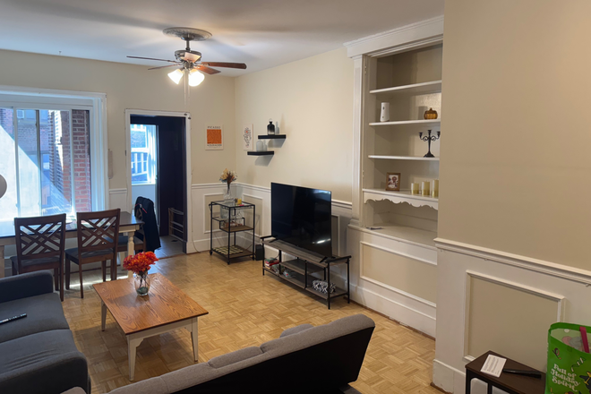 Living room - 3 Bed/1 Bath Condo - Sept 1