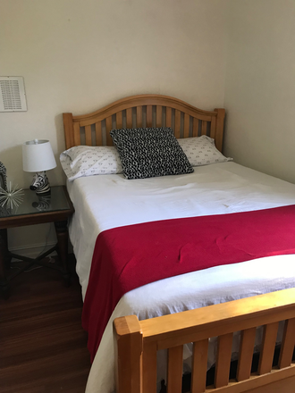 Full-size Bed - Bedroom with bathroom in Miami Lakes.  Female grad student or faculty