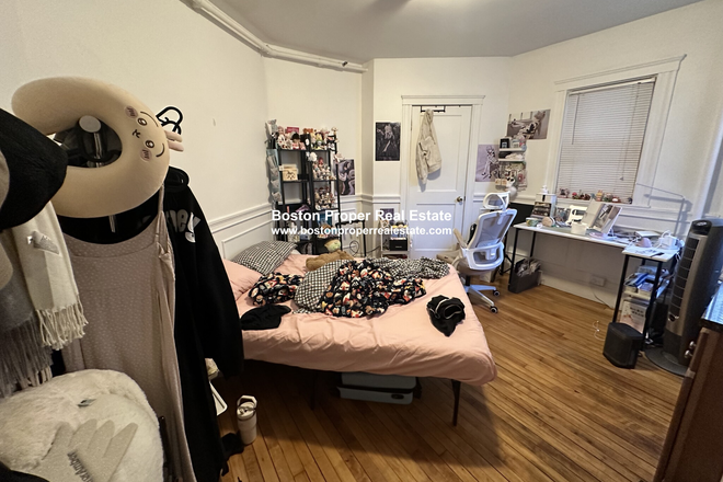 a - Renovated studio across from Whole Foods in Symphony *NO FEE Apartments