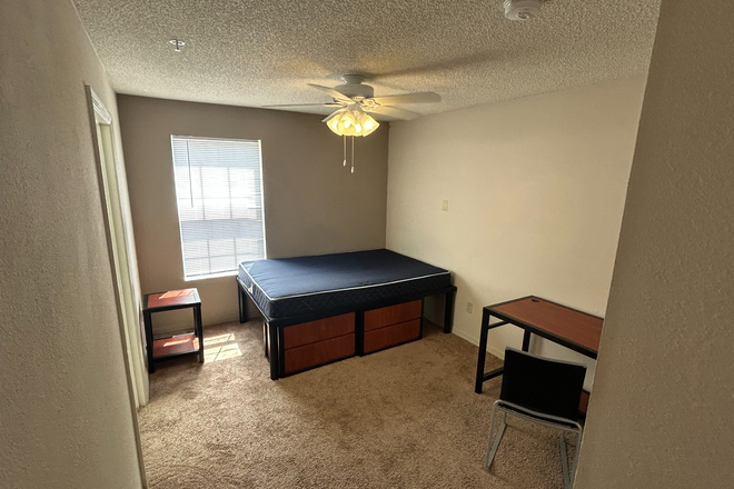 Bedroom - Knights Circle Apartments