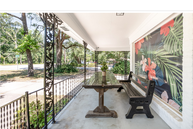 Front Porch - Island Living 5BR 3 Bath Home