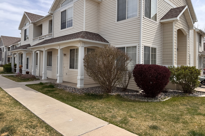 Street View - Room mates wanted-Condo close to campus