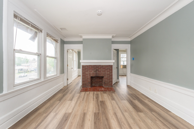 Living room - Renovated 4 bedroom near campus Duplex