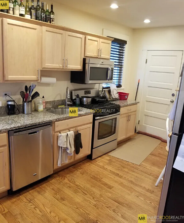 Call NOW for showings! 617-236-8600 - COOLIDGE HILL RD - BEAUTIFUL WATERTOWN 3 BED W/ LAUNDRY IN THE BUILDING! *AVAIL 9/01/2025* Apartments