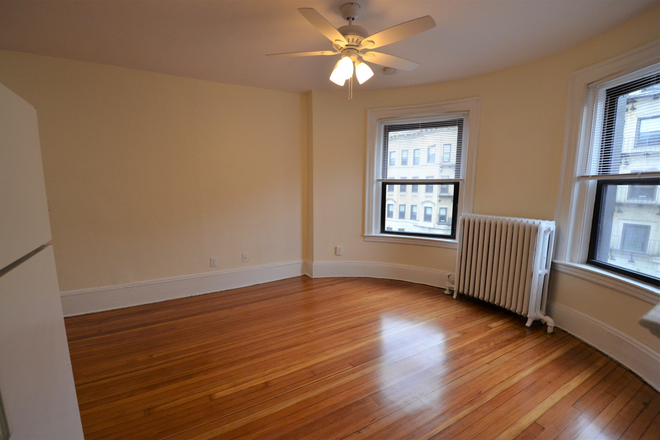 116 - Massive 2-bedroom a few mins away from campus ! Apartments