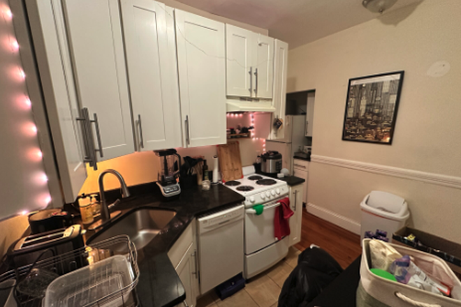 living - LOCATION!! UPDATED 3 BED WITH HEAT/HOT WATER INCLUDED! NO BROKER FEE!! 9/1/26!