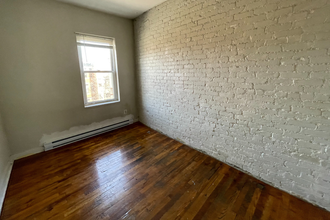 bed - 2 bed 1 bath No Brokers Fee!!!! Apartments