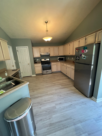 Kitchen - Single Family Home For Students