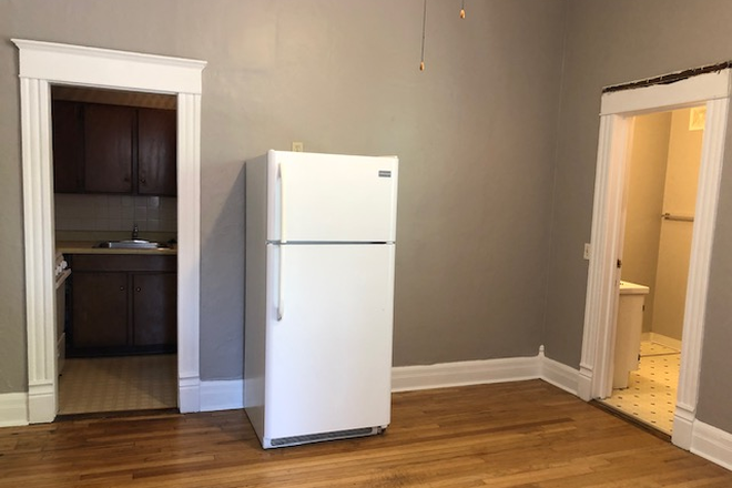 1 - Prime Downtown Iowa City & U of I Campus Location! Walk to Class! On Bus Routes! Apartments