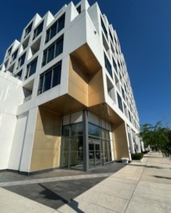 Entry - 1 bdrm shared Penthouse 1 blk Dupont Subway *CLOSE to U of T *Private Bath * Private Walk In Closet