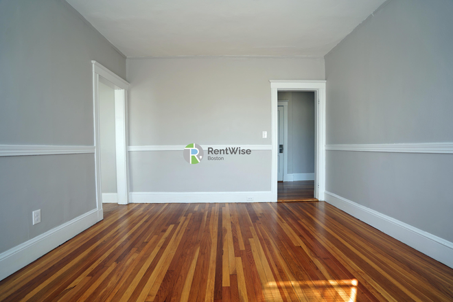 1 - AUG 2026-Stunning Central Sq 3 bed! H/HW inc. NO Fee! Apartments