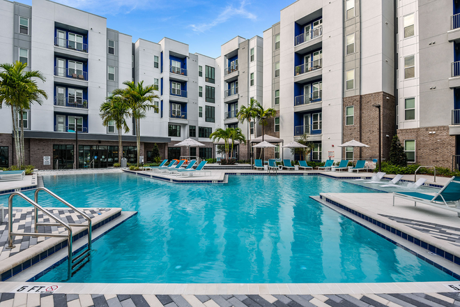 Pool - Sublease immediate studio single, 4th floor Apartments