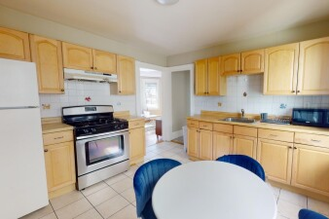 kitchen - Renovated 3 bed in great location walking distance to JFK T Stop (R) Apartments