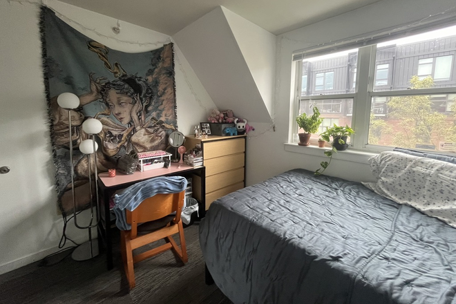 Bedroom, left side - Female South Campus Commons Apartment, On Campus, Close to Business School