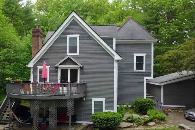 Outside View - 3 Rooms Available in 6 bed 3 bath Duplex