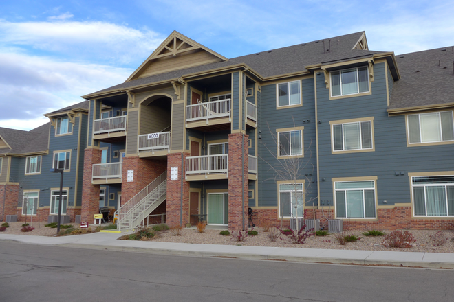 1 - AVAILABLE 6/5: 804 Summer Hawk Dr #6-205