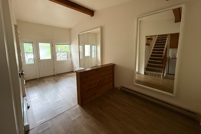 3 - AVAILABLE NOW!: 1611 Pine St #3 Apartments