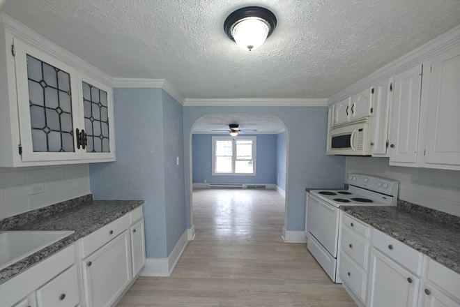 Kitchen with stain glass cabinet doors - Blue Bird's Domain - 3 blocks from the river and bike path