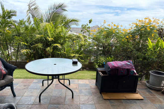 DH view/enclosed yard - Quiet/private 1 bedroom furnished apartment with covered lanai/fenced yard and DH view