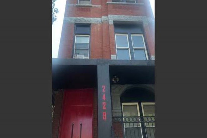 Full Front Residential View - LARGE 3-BEDROOM, 1-BATHROOM APT | CLOSE TO UIC, RUSH, MXC, CAMPUSES AND MORE!