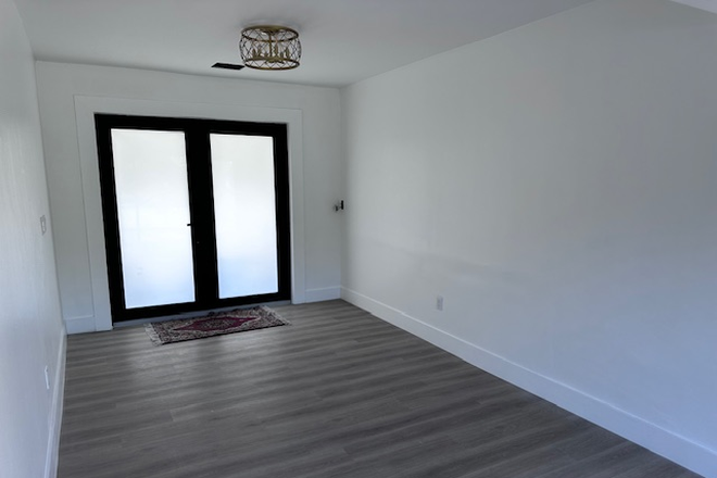 Entrance facing main door - Sunset Estates House