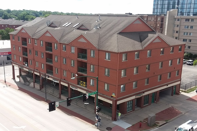 Exterior - 2, 3, 4 and 5 Bedrooms Across From The Graduate Apartments