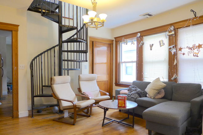 bostonrealtyonline.com - Humongous Five-Bed Duplex with Central Air and Dual Private Porches Apartments