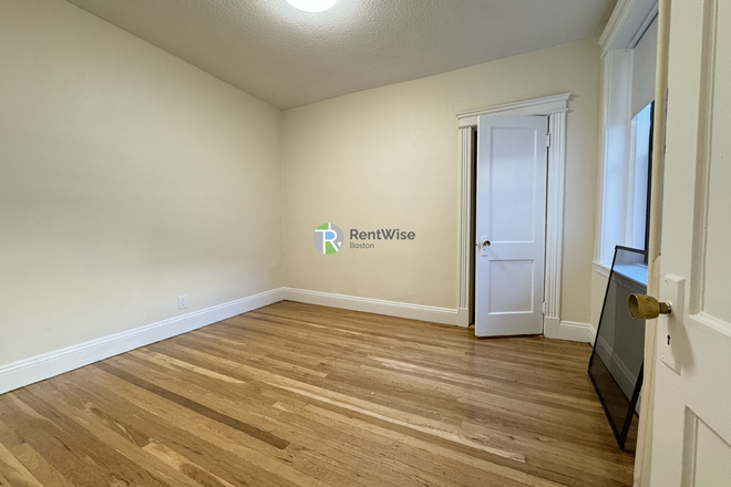 3 - AVAIL NOW-Gorgeous Allston 1 bed, H/HW inc. Student OK! NO FEE! Apartments