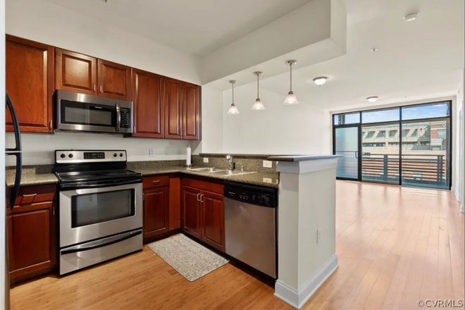 Kitchen - 2 BR/2BA Condo Next to VCU with Full Kitchen, In-Unit Washer & Dryer, Walk-In Closet, and Balcony