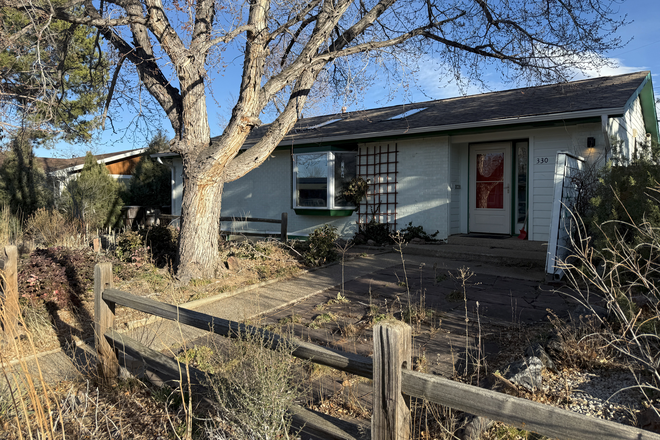 Front - Looking for 2 roommates in Martin Acres