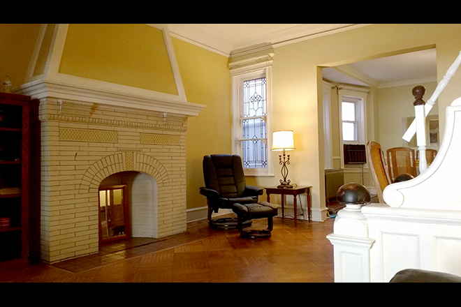 Shared Living Room - Private Room in Shared House, Ideal for CIS Engineers