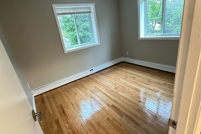 Hub Realty - Mission Hill, newly renovated large 2 bedroom apartment