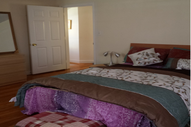 Furnished bedroom - Fully furnished room available in Medford!