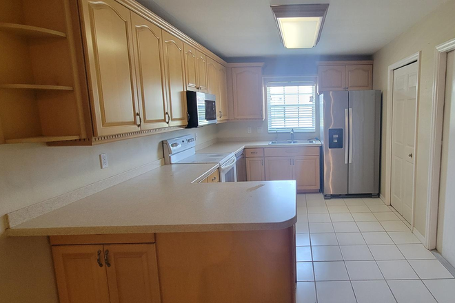 kitchen - Full house close to campus/daycare center