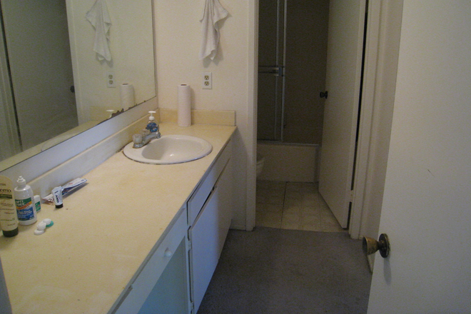 Upstairs Bathroom and shower - PLAYMOR LA JOLLA