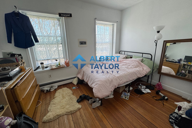 Bedroom #1 - Large 4 Bed 2 Bath on Harvard Street in Brookline!! Apartments