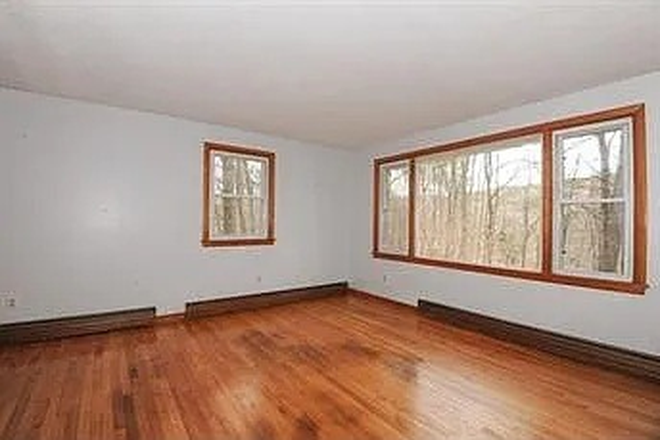 Living room - Single family house close to UMass and Puffers Pond