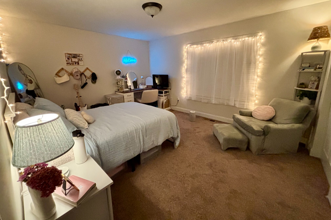 bedroom - 1 bedroom sublet in house behind campus