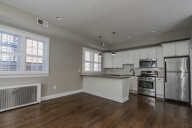 living room - Fabulous location in the heart of downtown Princeton. Apartments