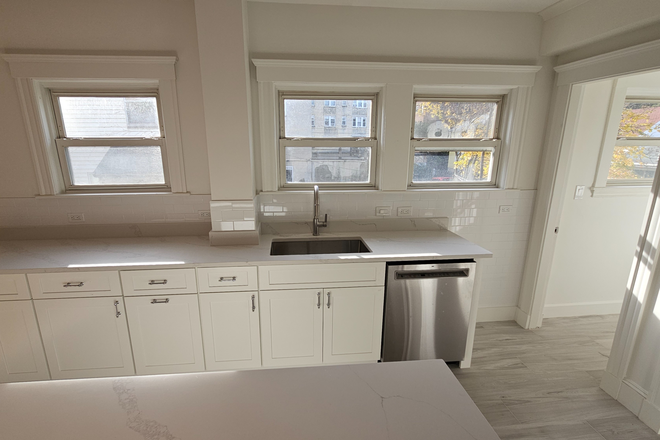 kitchen - Large updated renovated 6 Bed on Gerald for 2027 Move in, Laundry in Unit, 2.5 Bathrooms Apartments