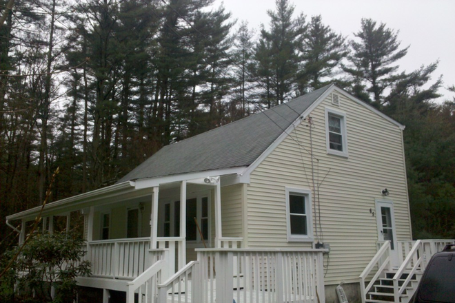 Side view with open deck - 4 bedroom/2 bath house, 4mi to UCONN next to Walden Apartments