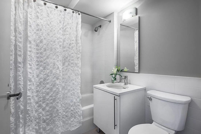 Bathroom - 5369 Inglewood blvd