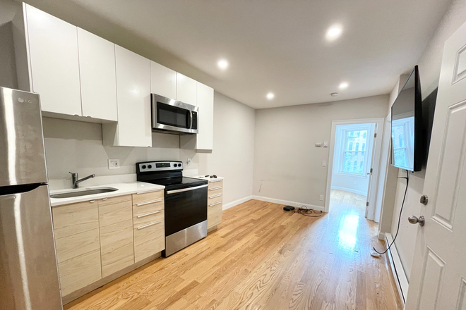 Call NOW for showings! 617-236-8550 - WARWICK ST - *NO FEE* LRG & RNOVATED 4BR IN SOUTH END NEAR CAMPUS AVAIL *9/1/2026* W/ LNDRY IN BLDNG