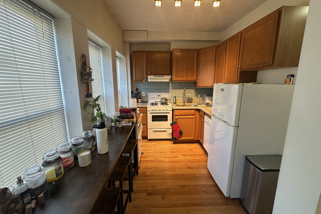 Kitchen - RENOVATED 1 BED - NEW GRANITE - LAUNDRY! Apartments