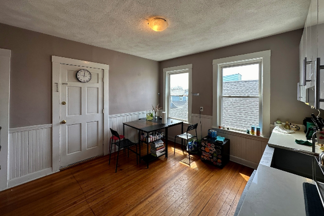 kitchen - **NO BROKERS FEE!!** Renovated 4 Bed/2Bath w/ LAUNDRY IN UNIT! Avail. 9/1/26!! Apartments